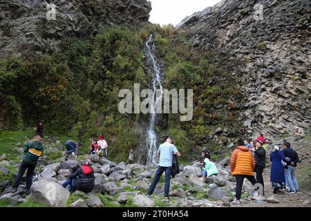 Ardabil, Iran. 5th Oct, 2023. Iranian tourists visit a waterfall just near Ardabil city, Iran. Ardabil is a city that offers a blend of historical, natural, and cultural attractions, making it a fascinating destination for travelers interested in exploring the unique heritage of Iran. (Credit Image: © Rouzbeh Fouladi/ZUMA Press Wire) EDITORIAL USAGE ONLY! Not for Commercial USAGE! Stock Photo