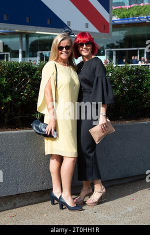 Ascot, Berkshire, UK. 7th October, 2023. Racegoers arriving at Ascot Racecourse for the Autumn Racing Saturday on a beautiful warm sunny day. Credit: Maureen McLean/Alamy Live News Stock Photo