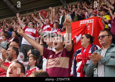 Robins fans cheer on their side during the Betfred Super League Semi Final match Wigan Warriors vs Hull KR at DW Stadium, Wigan, United Kingdom, 7th October 2023  (Photo by Steve Flynn/News Images) Stock Photo