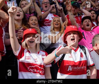 Robins fans cheer on their side during the Betfred Super League Semi Final match Wigan Warriors vs Hull KR at DW Stadium, Wigan, United Kingdom, 7th October 2023  (Photo by Steve Flynn/News Images) Stock Photo