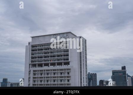 Bangkok, Thailand - September 16, 2023: one of the buildings of Chulalongkorn University with a sign 'Chula, Chulalongkorn University'. Stock Photo