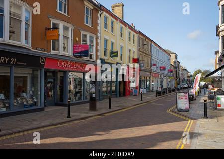Local shops and businesses in Cowgate, Peterborough Stock Photo