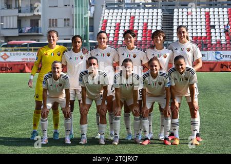 Torre Del Greco, Italy. 04th Oct, 2023. Torre del Greco, Italy - Saturday 7th September 2023: The AS Roma Women team is posing for the photograph before the Women's Serie A match between Pomigliano CF Women and AS Roma Women at stadio Amerigo Liguori on October 7, 2022 in Torre del Greco, Italy. Credit: Nicola Ianuale/Alamy Live News Stock Photo