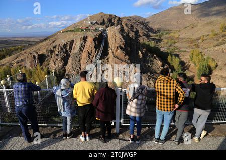 Hir, Ardabil, Iran. 5th Oct, 2023. Iranian people watch the arched glass suspension bridge in the Hir recreation area near Ardabil city. With its 208 meters in length, 1.5 meters in width, and 100 meters in height, the bridge is a frequented place for tourists. (Credit Image: © Rouzbeh Fouladi/ZUMA Press Wire) EDITORIAL USAGE ONLY! Not for Commercial USAGE! Stock Photo