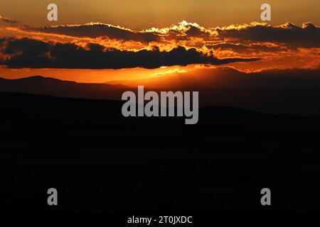 Hir, Ardabil, Iran. 5th Oct, 2023. sun, Sun, Phoebus, Earth, Sol, Saturn cloud, nebula, brume sky, heaven, heaven, firmament, Olympus, height (Credit Image: © Rouzbeh Fouladi/ZUMA Press Wire) EDITORIAL USAGE ONLY! Not for Commercial USAGE! Stock Photo