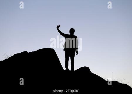 Hir, Ardabil, Iran. 5th Oct, 2023. An Iranian tourist takes a selfie in the Hir recreation area near the city of Ardabil. Iran was elected as the tourism capital of the ECO countries in 2023. (Credit Image: © Rouzbeh Fouladi/ZUMA Press Wire) EDITORIAL USAGE ONLY! Not for Commercial USAGE! Stock Photo