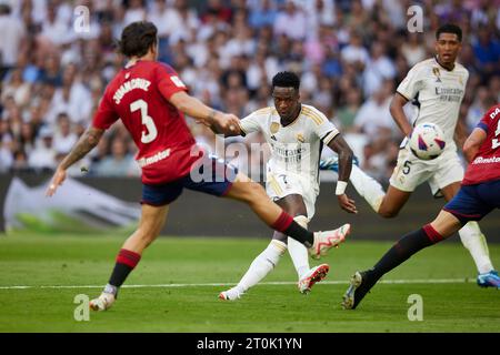 Madrid, Spain. 7th Oct, 2023. VINICIUS JR of Real Madrid CF shoots on goal during La Liga football match between Real Madrid CF v CA Osasuna at Santiago Bernabeu Stadium in Madrid. (Credit Image: © Ruben Albarran/ZUMA Press Wire) EDITORIAL USAGE ONLY! Not for Commercial USAGE! Stock Photo