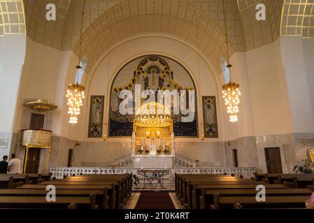 Main altar of the Kirche am Steinhof, also called the Church of St. Leopold, is the Roman Catholic oratory of the Otto-Wagner-Spital. The building, de Stock Photo