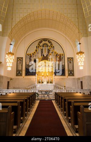 Main altar of the Kirche am Steinhof, also called the Church of St. Leopold, is the Roman Catholic oratory of the Otto-Wagner-Spital. The building, de Stock Photo