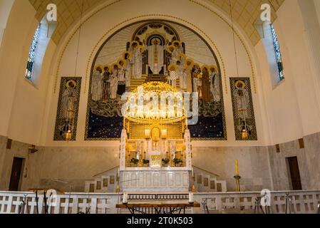 Kirche am Steinhof, also called the Church of St. Leopold, is the Roman Catholic oratory of the Otto-Wagner-Spital. The building, designed by Otto Wag Stock Photo