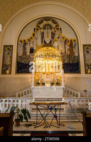 Kirche am Steinhof, also called the Church of St. Leopold, is the Roman Catholic oratory of the Otto-Wagner-Spital. The building, designed by Otto Wag Stock Photo