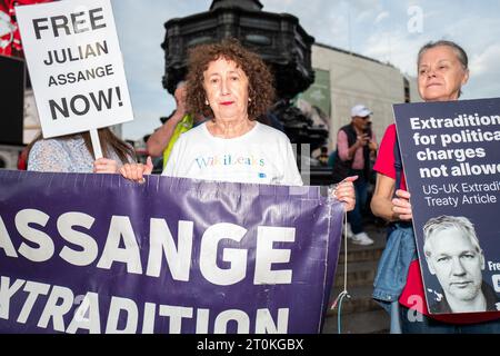 London, UK. 8th Oct, 2023. A small group of demonstrators was demanding to free Julian Assange from Belmarsh prison in London, where he has been confined since April 2019 after being found guilty of breaching the Bail Act. Assange is battling extradition from the United Kingdom to the US where he is wanted on criminal charges over the release of confidential military records and diplomatic cables in 2010. His supporters and civil liberties lawyers want him to be released and say prosecuting him is an attack on media freedom. (Credit Image: © Velar Grant/ZUMA Press Wire) EDITORIAL Stock Photo