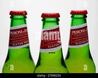 https://l450v.alamy.com/450v/2t0m25x/manchester-uk-30-sept-2023-bottles-of-peroni-italian-lager-gluten-free-beer-isolated-on-a-white-background-2t0m25x.jpg