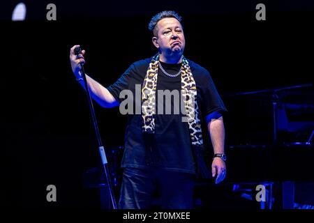 Sebastian Krumbiegel von Die Prinzen live bei einem Konzert der 30 Jahre 30 Hits 30 Städte -Tour in der Messehalle. Erfurt, 07.10.2023 *** Sebastian Krumbiegel of Die Prinzen live at a concert of the 30 Years 30 Hits 30 Cities Tour at the Messehalle Erfurt, 07 10 2023 Foto:xM.xKremerx/xFuturexImagex prinzen 3004 Stock Photo