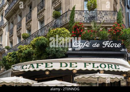 Cafe de Flore is a historic Parisian cafe and restaurant in the Saint-Germain-des-Pres district. Paris, Ile de France, France, Europe, European Union Stock Photo