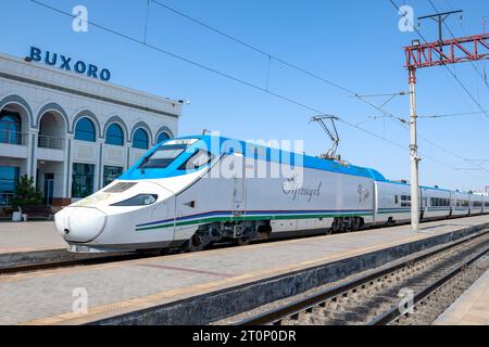 BUKHARA, UZBEKISTAN - SEPTEMBER 11, 2022: High-speed electric train 'Afrosiyob' at Bukhara station. Uzbekistan Stock Photo