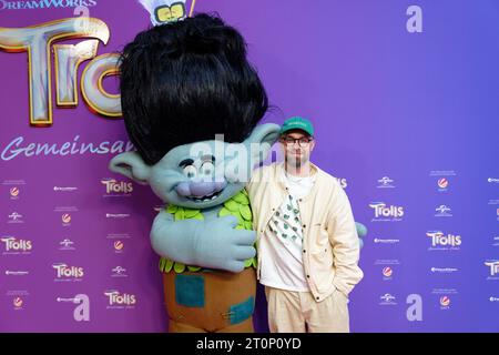 Cologne, Germany. 08th Oct, 2023. Voice actor Mark Forster comes to the premiere of the film 'Trolls - Strong Together'. Credit: Henning Kaiser/dpa/Alamy Live News Stock Photo