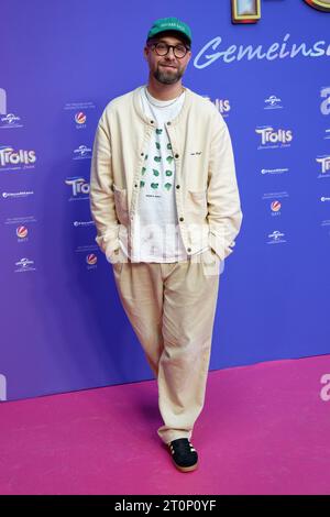 Cologne, Germany. 08th Oct, 2023. Voice actor Mark Forster comes to the premiere of the film 'Trolls - Strong Together'. Credit: Henning Kaiser/dpa/Alamy Live News Stock Photo