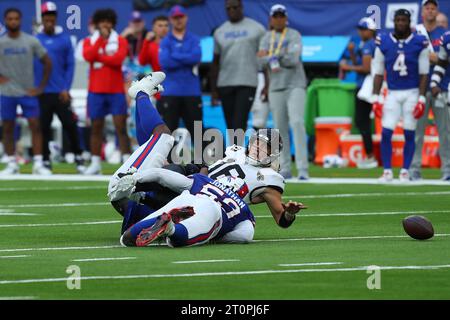 Tottenham Hotspur Stadium, London, UK. 8th Oct, 2023. NFL UK Football, Jacksonville Jaguars versus Buffalo Bills; Jacksonville Jaguars quarterback Trevor Lawrence is sacked. Credit: Action Plus Sports/Alamy Live News Stock Photo