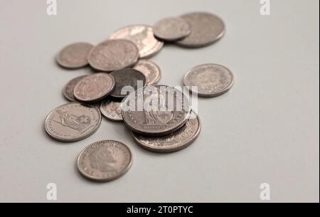 Kleingeld, Münzen, Währung jeweils in Schweizer Franken SFr. Zahlungsmittel. Symbolbild. Kleingeld, Münzen, Währung jeweils in Schweizer Franken SFr. Zahlungsmittel. Symbolbild. *** Small change, coins, currency each in Swiss francs SFr means of payment symbol image Small change, coins, currency each in Swiss francs SFr means of payment symbol image Credit: Imago/Alamy Live News Stock Photo