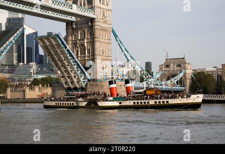 Tower Bridge Raised For Vintage Paddle Steamer Waverley Stock Photo