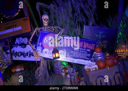 Dept 56 buy Knott's Scary Farm Billboard Halloween Village Knott’s Berry Farm