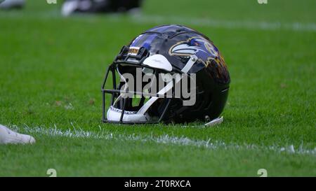 Pittsburgh, PA, USA. 08th Oct, 2023. Ravens helmet during the Pittsburgh Steelers vs Baltimore Ravens in Pittsburgh, PA. Jason Pohuski/CSM/Alamy Live News Stock Photo