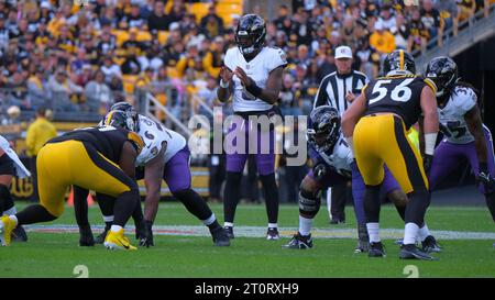 Pittsburgh, PA, USA. 08th Oct, 2023. Lamar Jackson #8 during the Pittsburgh Steelers vs Baltimore Ravens in Pittsburgh, PA. Jason Pohuski/CSM/Alamy Live News Stock Photo