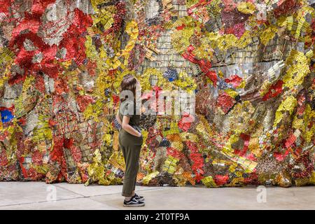 London, UK. 09th Oct, 2023. El Anatsui: The Wall is unveiled in Tate Modern's iconic Turbine Hall.( editorial usage only).Paul Quezada-Neiman/Alamy Live News Stock Photo