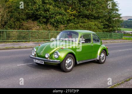 1972 70s seventies, the final Beetles. VW Volkswagen 1303 Super Beetle, curvy screen, plastic dash and rounded, elephant's feet rear lights Stock Photo