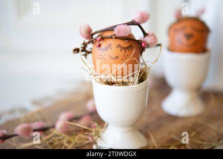 8 February 2023: Easter egg in egg cup with crown of branches and face. Easter concept *** Osterei in Eierbecher mit Krone aus Zweigen und Gesicht. Ostern Konzept Credit: Imago/Alamy Live News Stock Photo