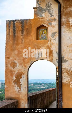 Panoramic view of the Tuscan landscape through one of the passages in the plastered walls of Castle of Lari (Castello dei Vicari) in Lari, Italy Stock Photo