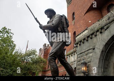 A bronze statue of the Fourteenth Regiment Memorial in New York Stock Photo