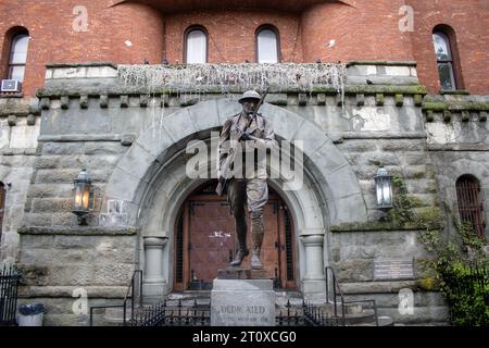 A bronze statue of the Fourteenth Regiment Memorial in New York Stock Photo