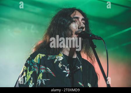 Pelle et balayette balayer le blanc de la neige, pas de personnes Photo  Stock - Alamy