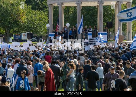 Boston, Massachusetts, USA  October 9, 2023 People rallying in support of Israel on the Boston Common after the Hamas attack on Israel.  The rally sponsored by Combined Jewish Philanthropies . The crowd of about 1000 was addressed by religious leaders and politicians including Senator Elizabeth Warren and Senator Ed Markey and Massachusetts Governor Maura Healey. Credit: Rick Friedman/Alamy Live News Stock Photo