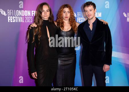 Saura Lightfoot Leon, Luna Carmoon und Joseph Quinn bei der Premiere