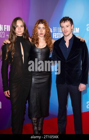 Saura Lightfoot Leon, Luna Carmoon und Joseph Quinn bei der Premiere