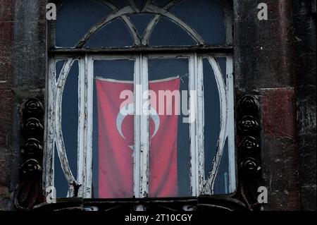 Istanbul, Türkiye. Turkish flag in a window Stock Photo