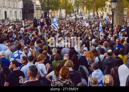 London, UK. 9th October 2023. Protesters gathered outside Downing Street in support of Israel as a war breaks out following the attack on Israel by Hamas. Credit: Vuk Valcic/Alamy Live News Stock Photo