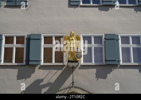 Fassadenfigur, ehemalige Brauerei Goldener Engel, Altstadt, Dinkelsbühl, Franken, Bayern, Deutschland Stock Photo