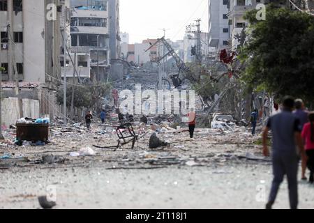 Middle East News/Gaza/Palestinian Territories /Effects of the Israeli bombing on Gaza City Effects of the Israeli bombing on Gaza City The Gaza Strip Palestine Copyright: xMahmoudxxAjjourx 101A0260 Stock Photo