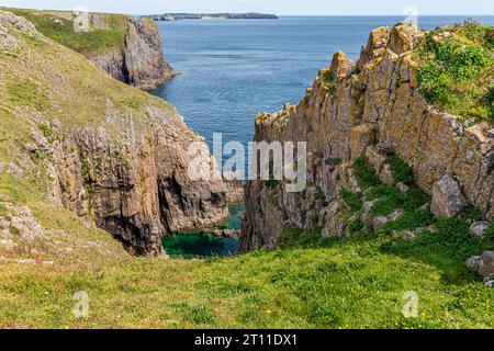 A view of the cliffs towards Lydstep Point from Skrinkle Haven, Lydstep in the Pembrokeshire Coast National Park, West Wales UK Stock Photo