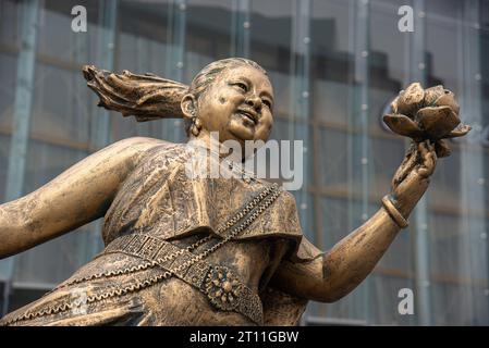 A sculpture created by Chinese artist Xu Hongfei seen displayed outside Iconsiam the shopping mall. An exhibition 'Xu Hongfei Sculpture World Tour Exhibition - Thailand: Love in Siam' was held at Iconsiam the shopping mall displayed sculptures created by Chinese artist Xu Hongfei presenting happiness, humor and relationship between Thailand and China. Stock Photo