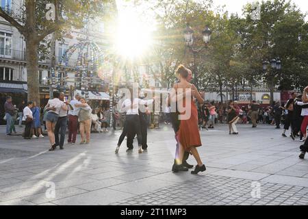 Paris, France. 08th Oct, 2023. Dancers dance in the street on Place Colette in Paris, France on October 8, 2023. Photo by Lionel Urman/ABACAPRESS.COM Credit: Abaca Press/Alamy Live News Stock Photo