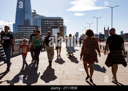 London, UK. 10th Oct, 2023. Londoners walk on a sunny day on London Bridge in London, England on October 10, 2023, (Photo by Dominika Zarzycka/Sipa USA) Credit: Sipa USA/Alamy Live News Stock Photo