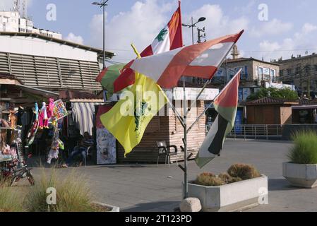 Sour Tyr Tyre, Lebanon. 10th Oct, 2023. Hezbollah and Palestinian flags seen in Tyr (Sour), South Lebanon, October 10 2023. (Photo by Elisa Gestri/Sipa USA) Credit: Sipa USA/Alamy Live News Stock Photo