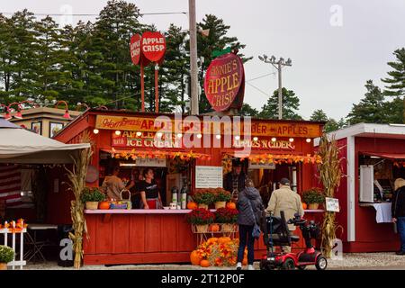 Deerfield Fair, New Hampshire 2023 - A staple of eastern country fairs- an Apple Crisp and Ice Cream food vender with customers at the service window Stock Photo