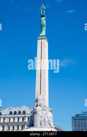 A view of Br v bas Piemineklis, the Latvian War of Independence Memorial; Street scene from Vecpils ta (Old Town), Riga, Latvia. Stock Photo