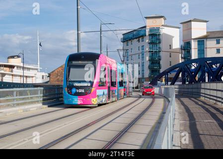 Edinburgh tram on Ocean Drive, North Edinburgh Stock Photo